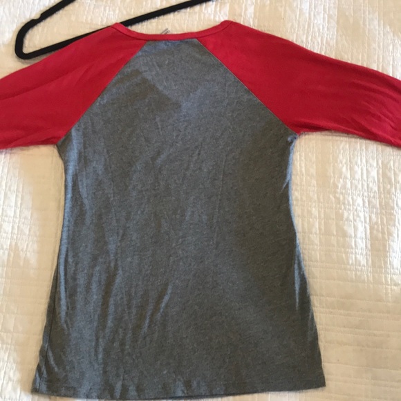 Graphic Tee with holiday theme - Picture 4 of 4